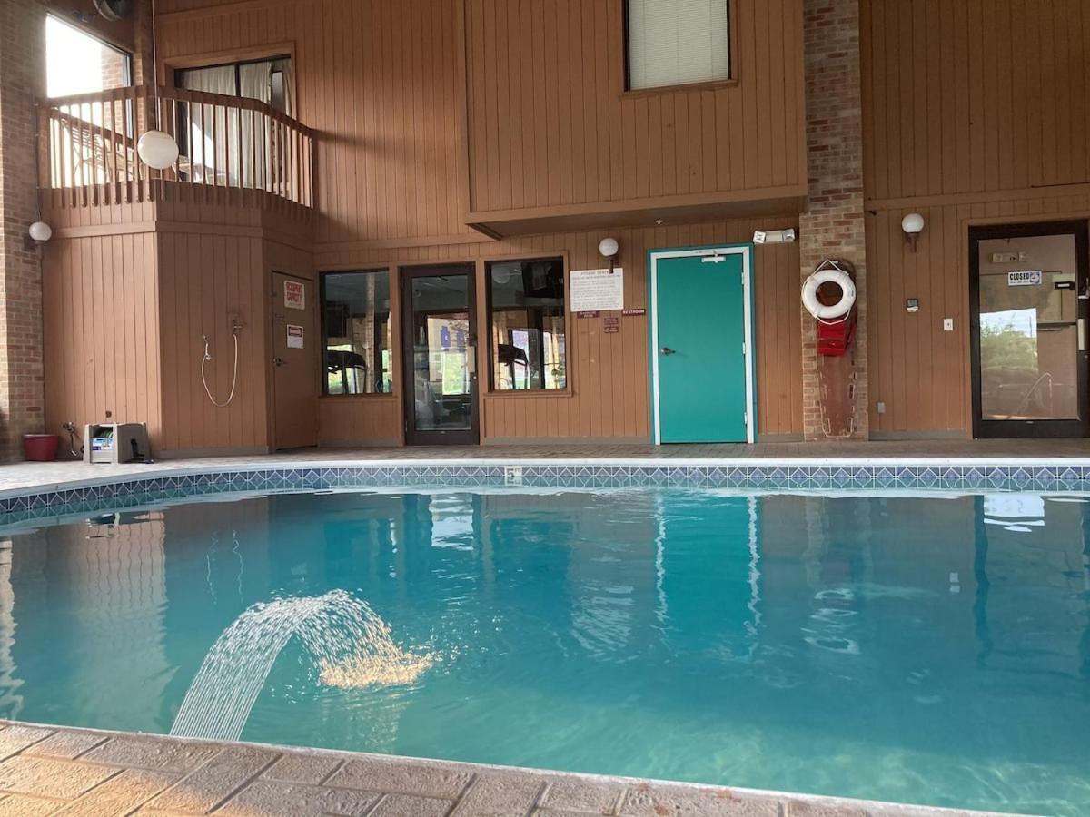 Royal Inn Suites Huntington Екстер'єр фото