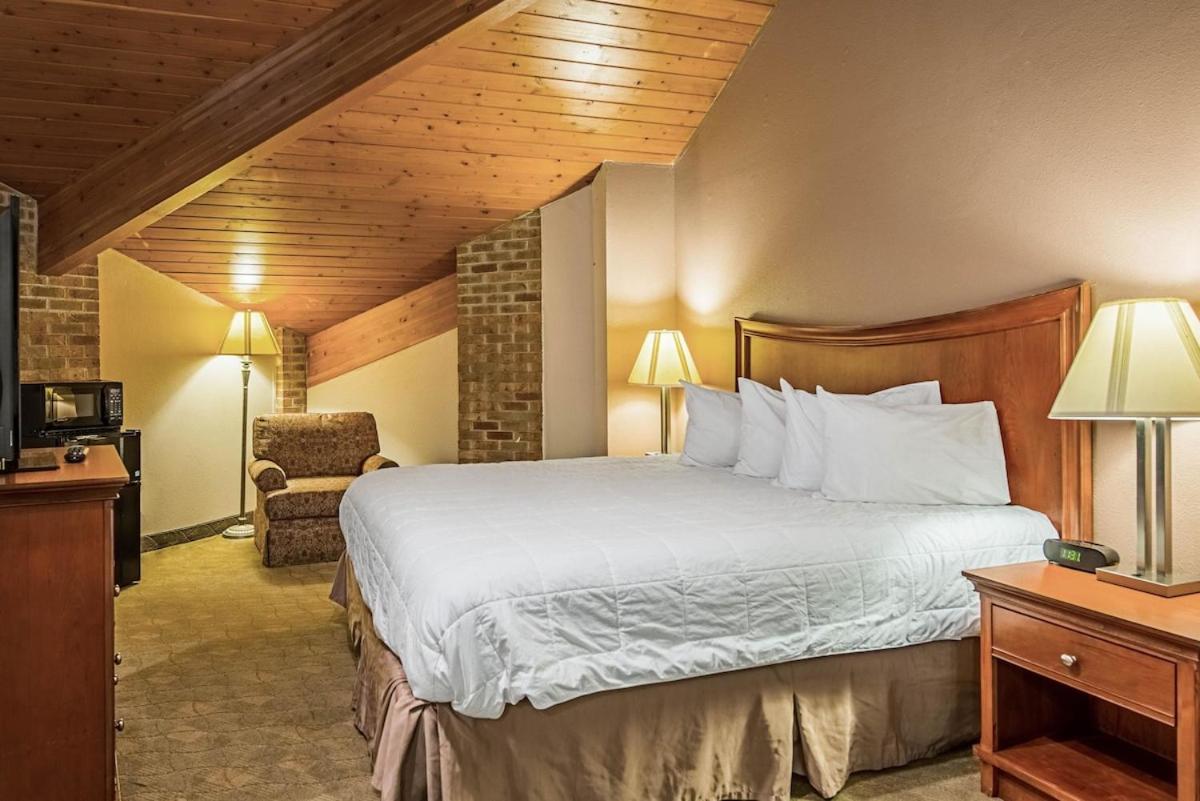 Royal Inn Suites Huntington Екстер'єр фото
