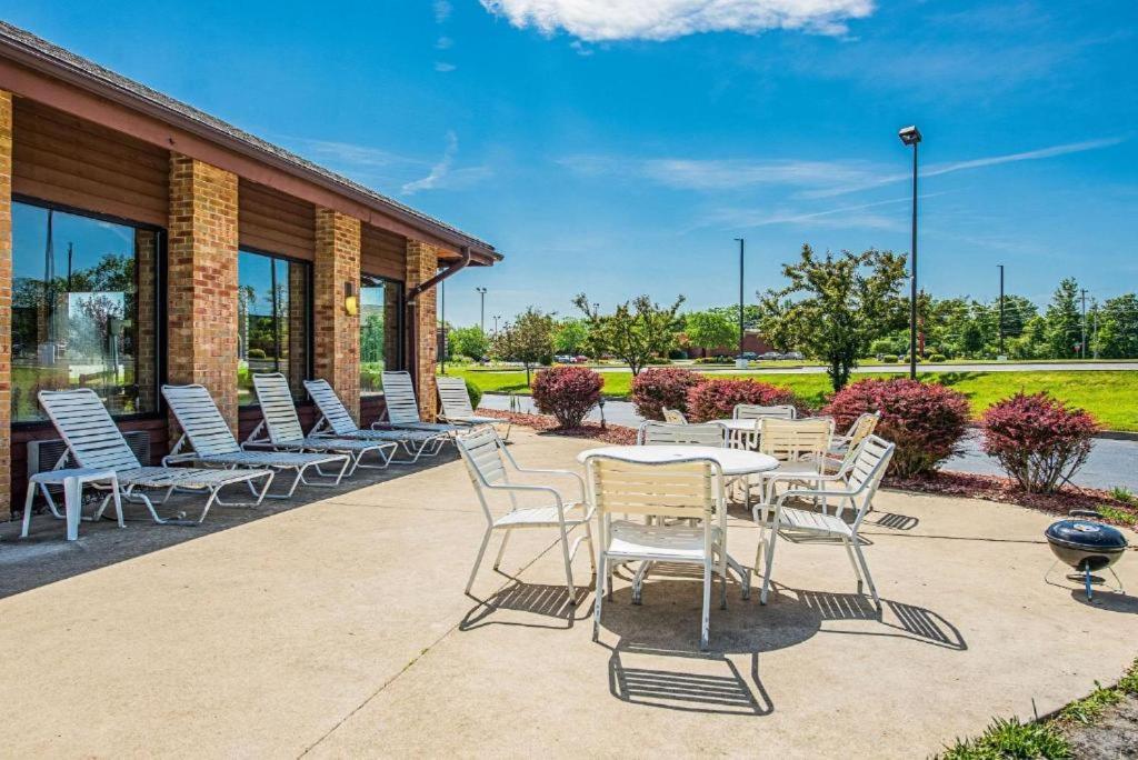 Royal Inn Suites Huntington Екстер'єр фото