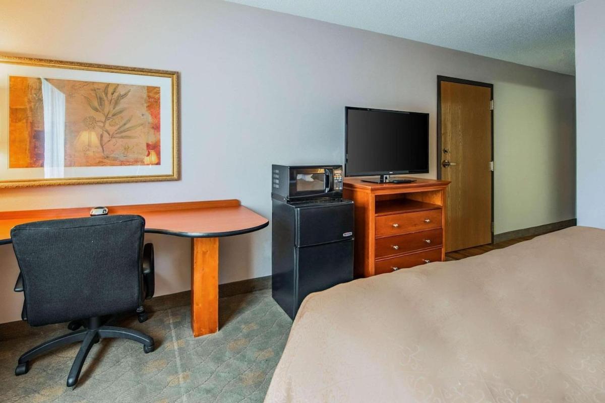 Royal Inn Suites Huntington Екстер'єр фото